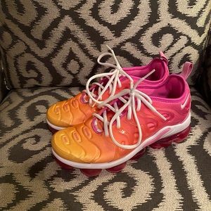 2019
Wmns Air VaporMax Plus 'Summer Sunset' Size 8